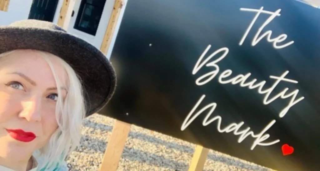 Laura of The Beauty Mark